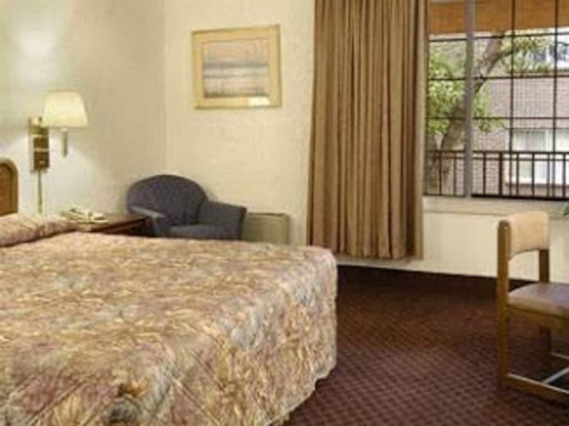 Rodeway Inn & Suites DEN Kamer foto